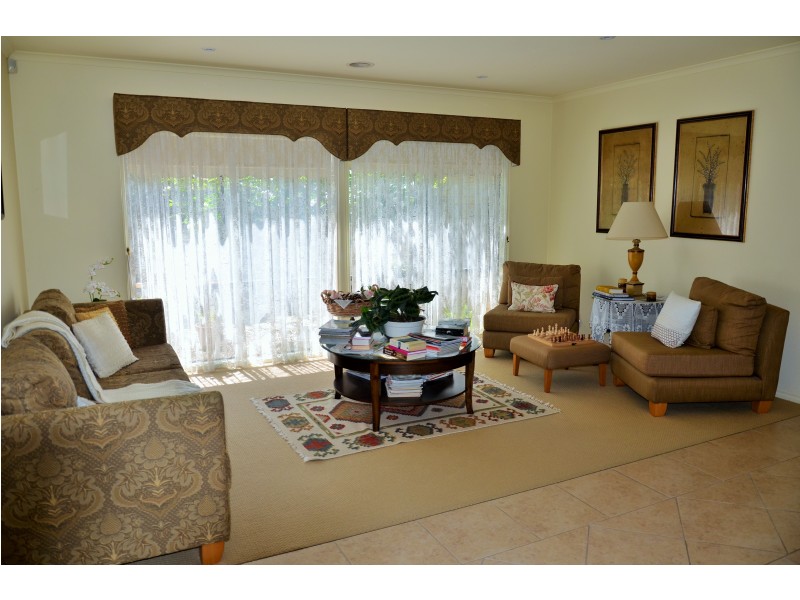 30 Greensted Grove, Roxburgh Park VIC 3064