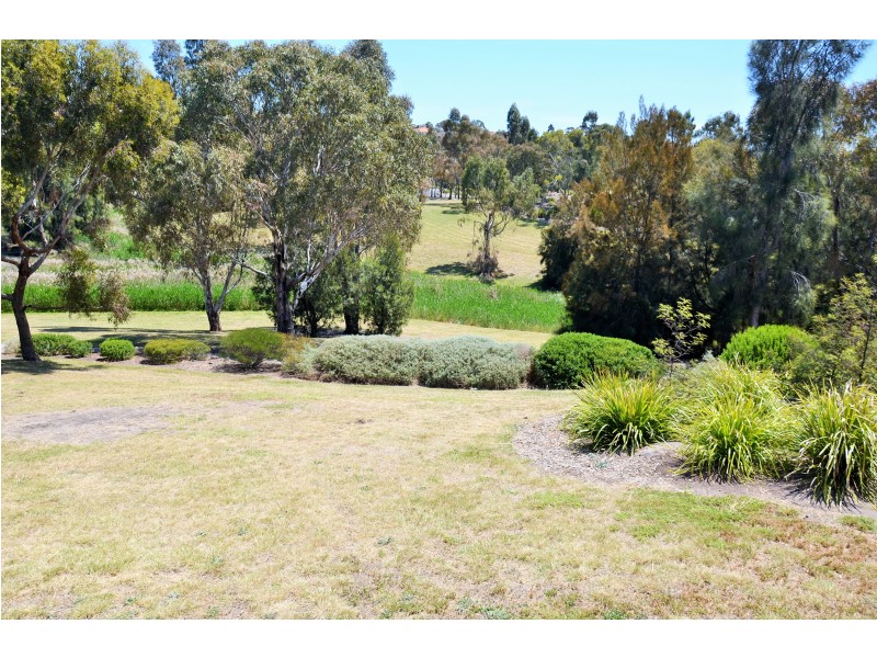 30 Greensted Grove, Roxburgh Park VIC 3064