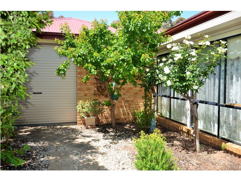 30 Greensted Grove, Roxburgh Park VIC 3064