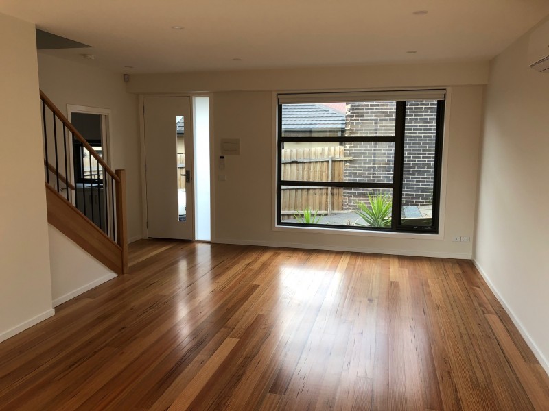 2/6 Hutchison Street, Niddrie VIC 3042