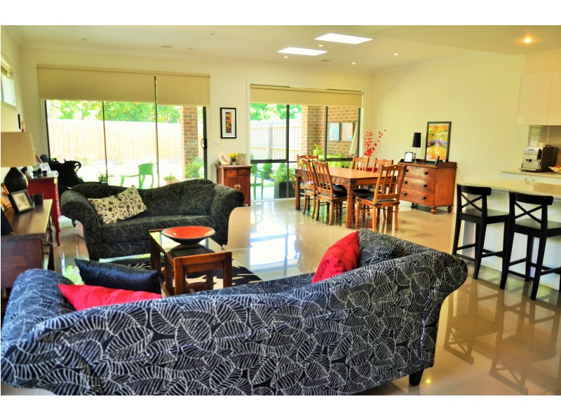 12A Hayes Parade, Pascoe Vale VIC 3044