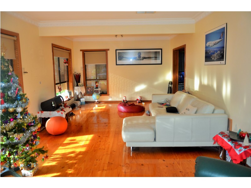 44 Parkstone Avenue, Pascoe Vale South VIC 3044