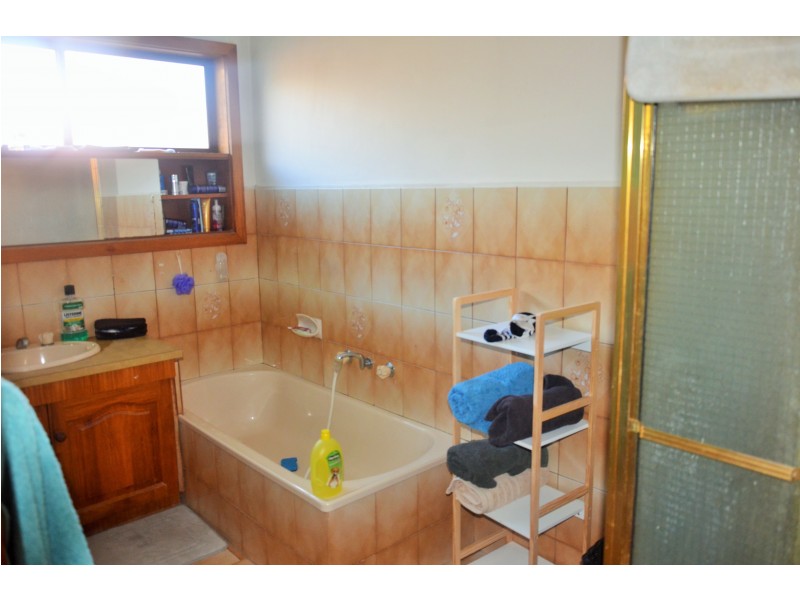 44 Parkstone Avenue, Pascoe Vale South VIC 3044