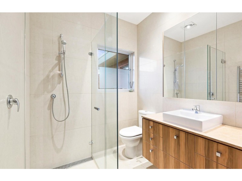 15 Nerissa Grove, Oak Park VIC 3046