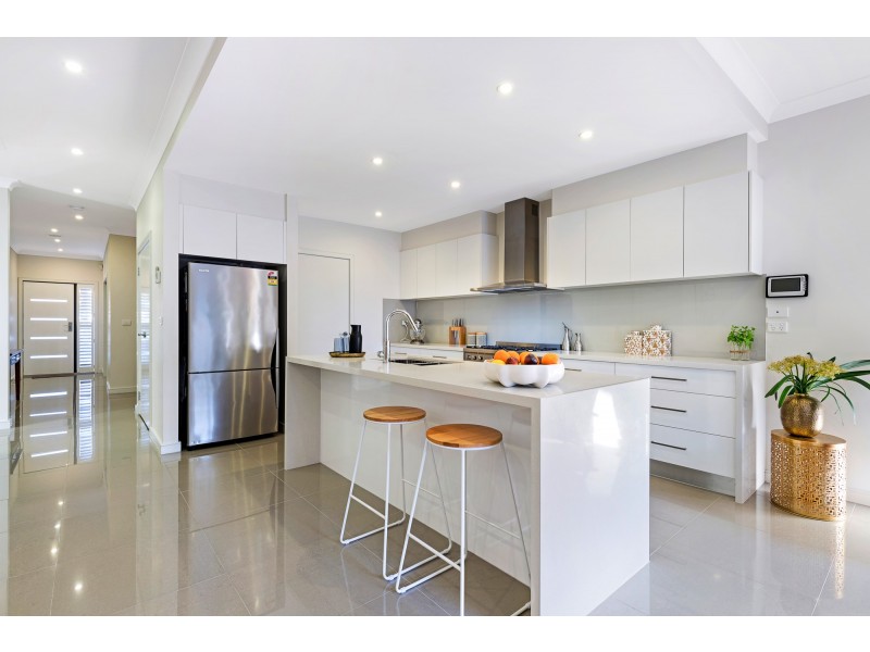 12 Hayes Parade, Pascoe Vale VIC 3044