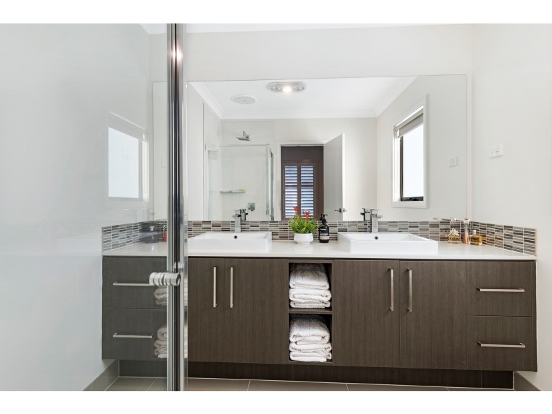 12 Hayes Parade, Pascoe Vale VIC 3044