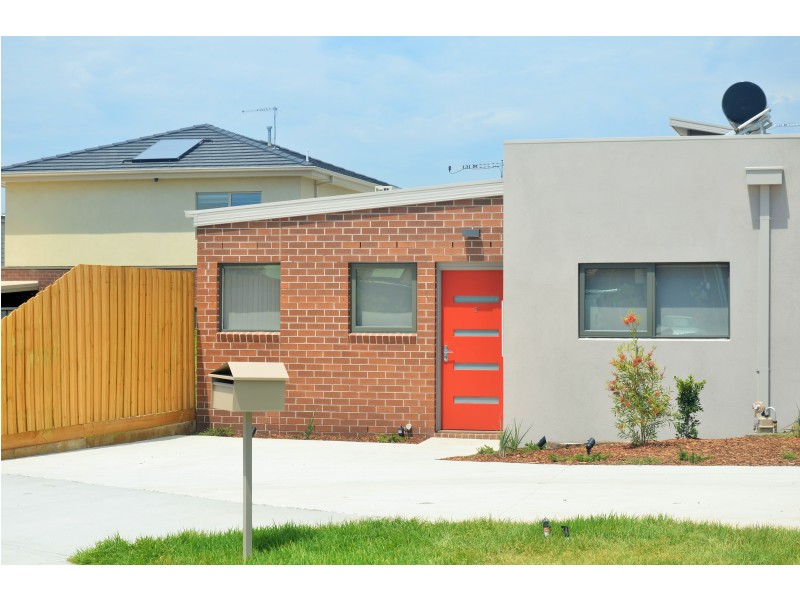 2A Loch Crescent, Strathmore VIC 3041