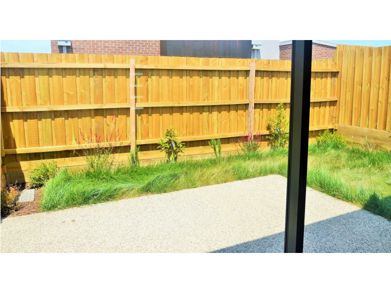 2A Loch Crescent, Strathmore VIC 3041