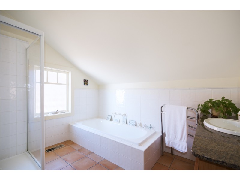 10 Mattingley Crescent, Brunswick West VIC 3055