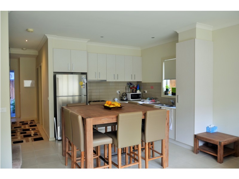 2/176 Daley Street, Glenroy VIC 3046