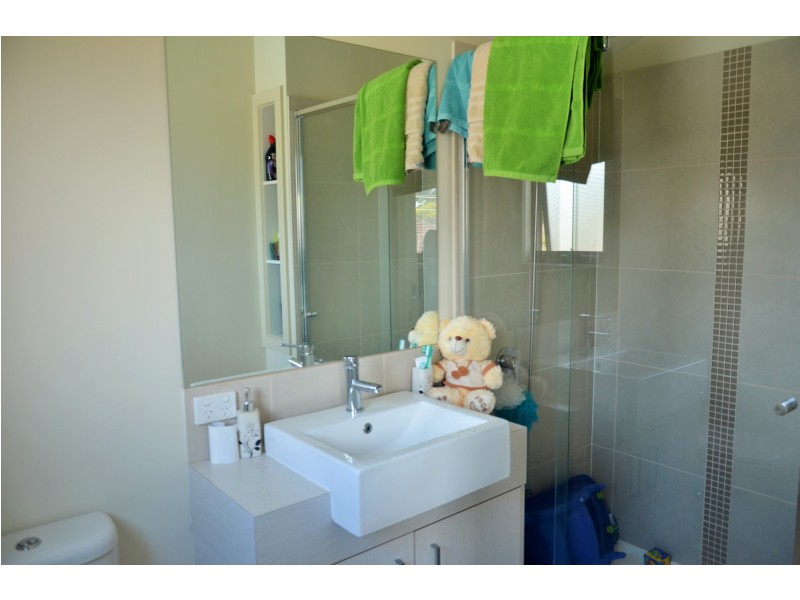 2/176 Daley Street, Glenroy VIC 3046