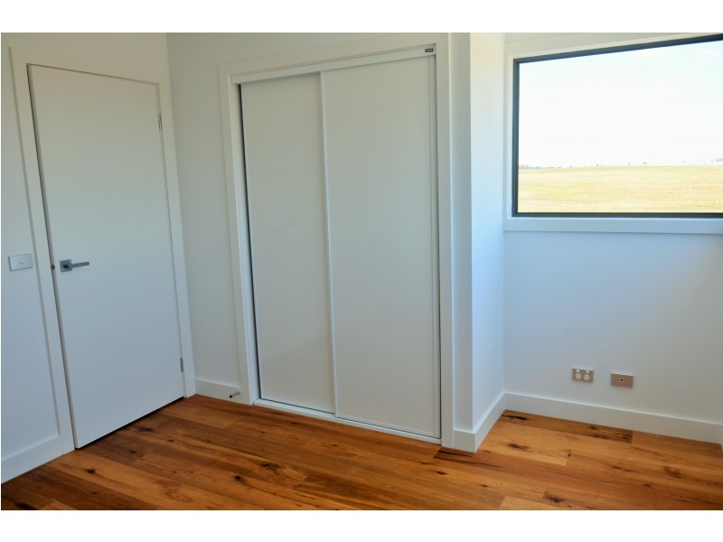 2 Loch Crescent, Strathmore VIC 3041