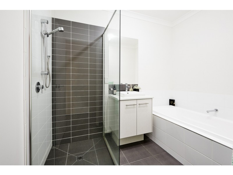 2 Viewrise Walk, Craigieburn VIC 3064