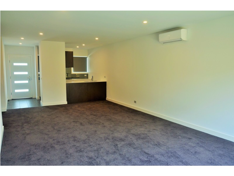 2A Loch Crescent, Strathmore VIC 3041