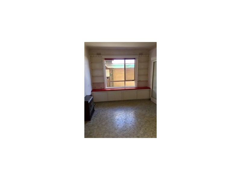 17 Nerissa Gr, Oak Park VIC 3046