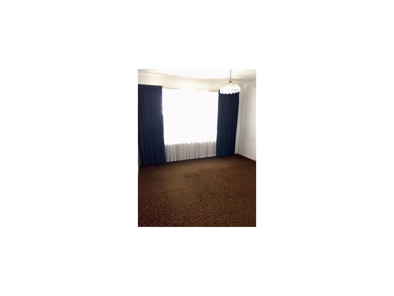 17 Nerissa Gr, Oak Park VIC 3046