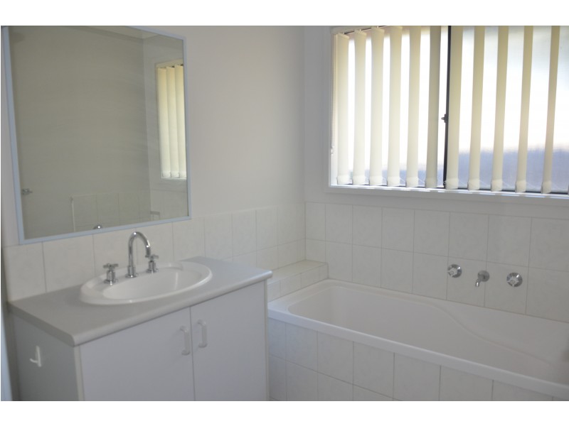 10 Manton Place, Roxburgh Park VIC 3064