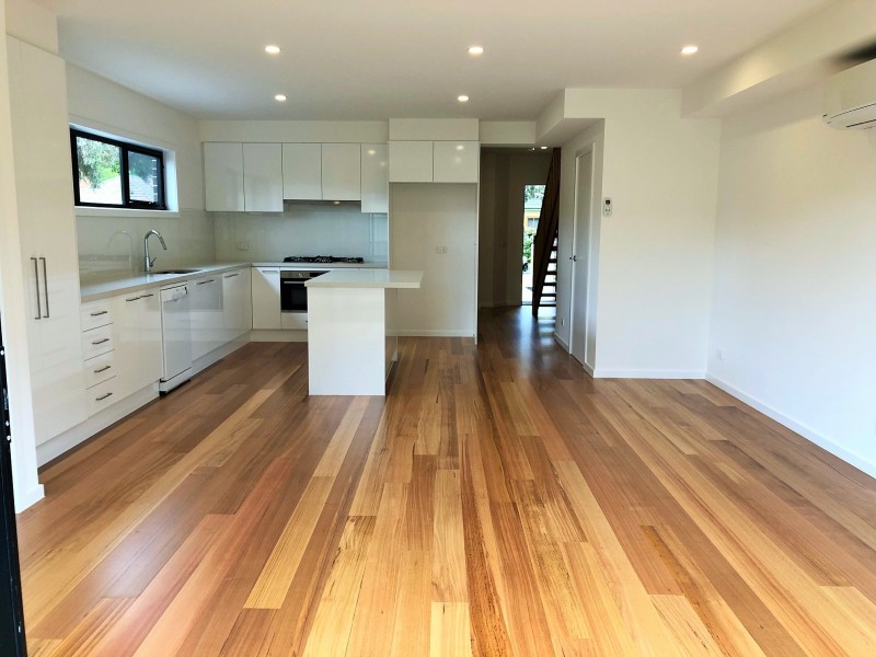 2/12 Curie Avenue, Oak Park VIC 3046