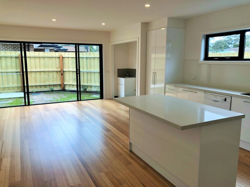 2/12 Curie Avenue, Oak Park VIC 3046