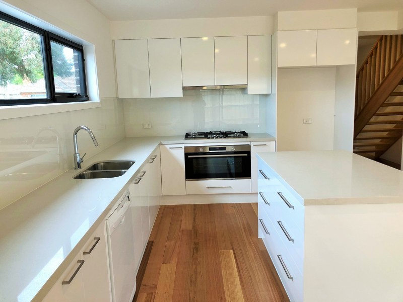 2/12 Curie Avenue, Oak Park VIC 3046