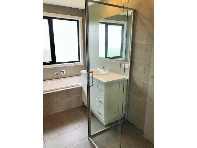 2/12 Curie Avenue, Oak Park VIC 3046