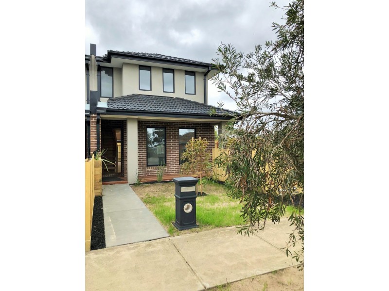 2/12 Curie Avenue, Oak Park VIC 3046