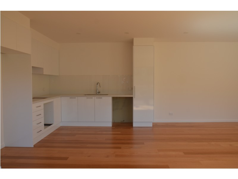 4/12 Curie Avenue, Oak Park VIC 3046