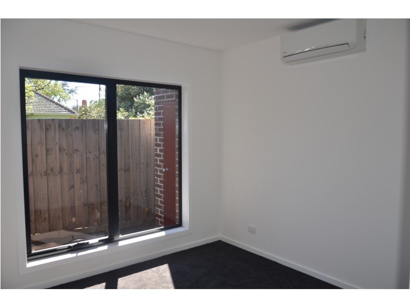 4/12 Curie Avenue, Oak Park VIC 3046