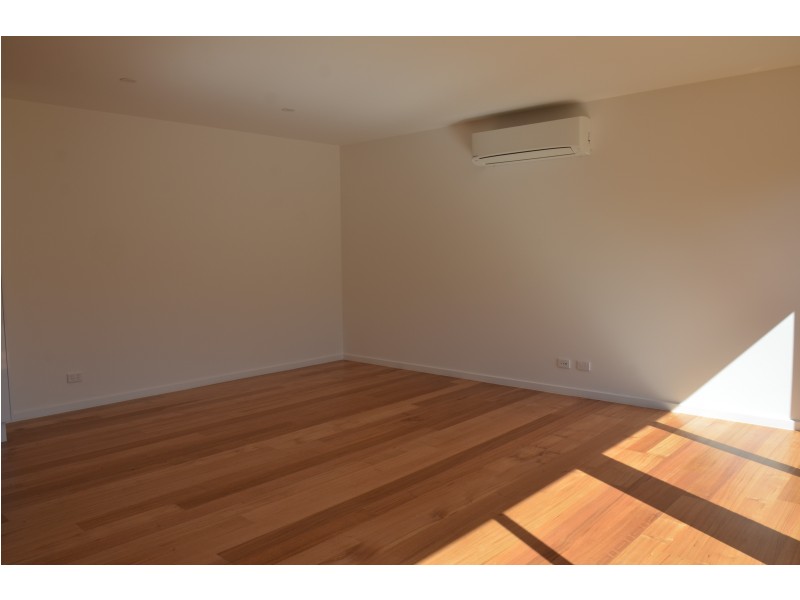 4/12 Curie Avenue, Oak Park VIC 3046