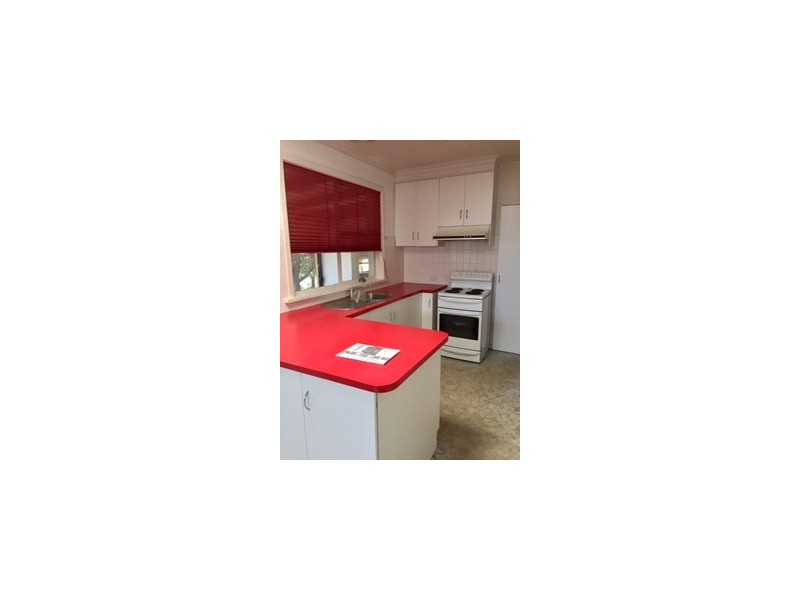 17 Nerissa Gr, Oak Park VIC 3046