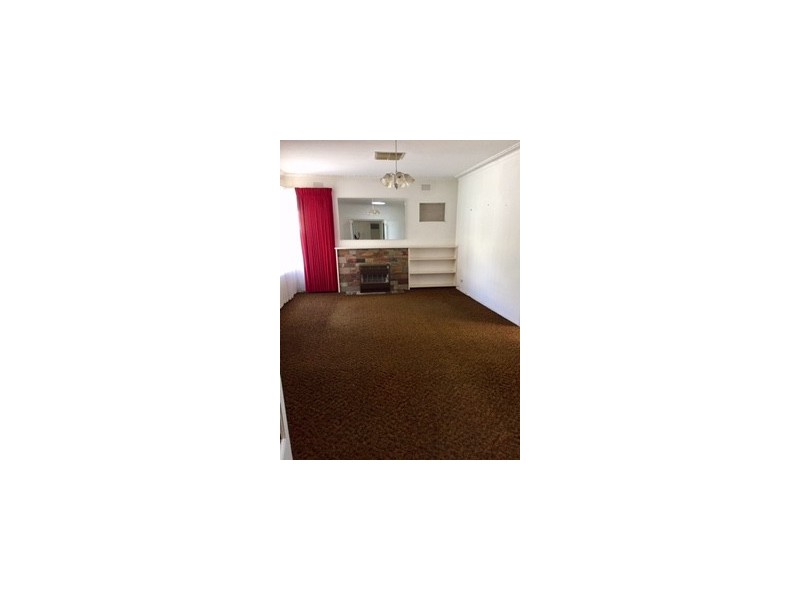 17 Nerissa Gr, Oak Park VIC 3046