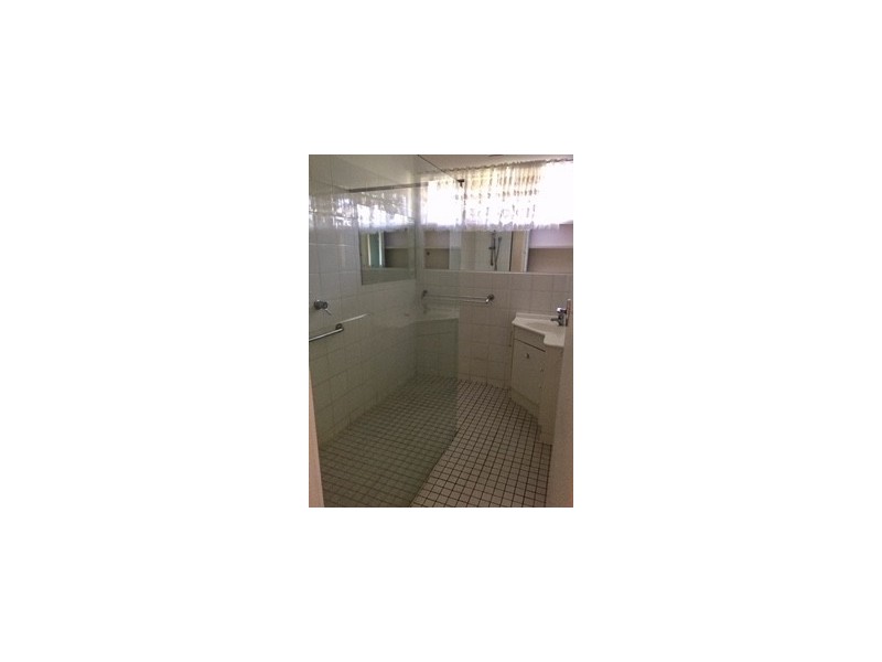 17 Nerissa Gr, Oak Park VIC 3046