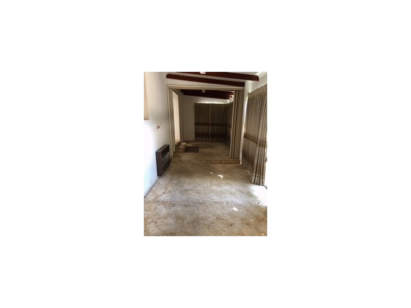 17 Nerissa Gr, Oak Park VIC 3046