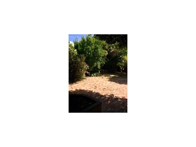 17 Nerissa Gr, Oak Park VIC 3046