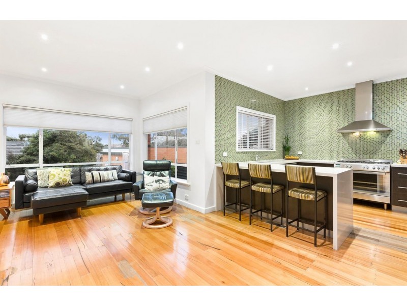15 Nerissa Grove, Oak Park VIC 3046