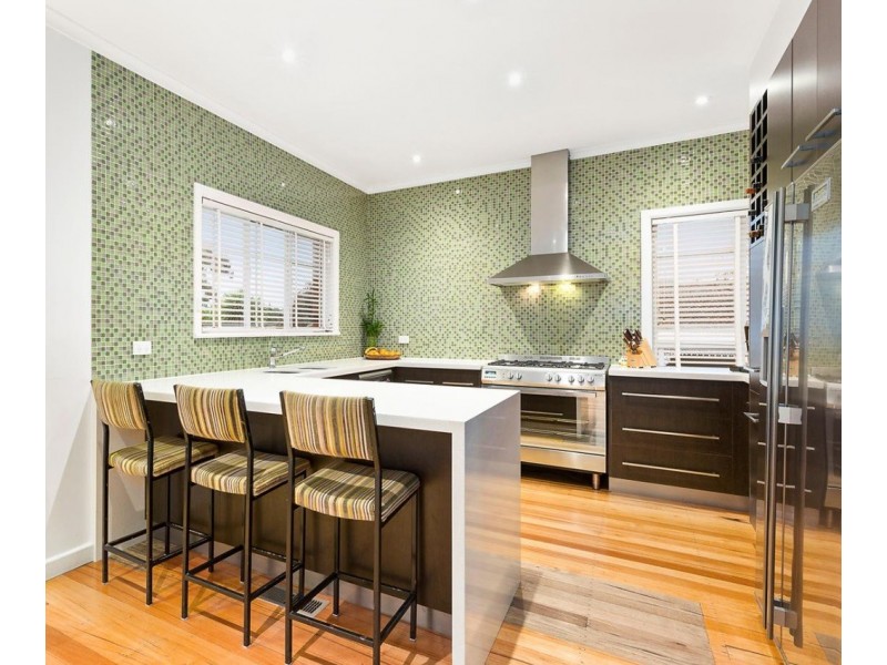 15 Nerissa Grove, Oak Park VIC 3046