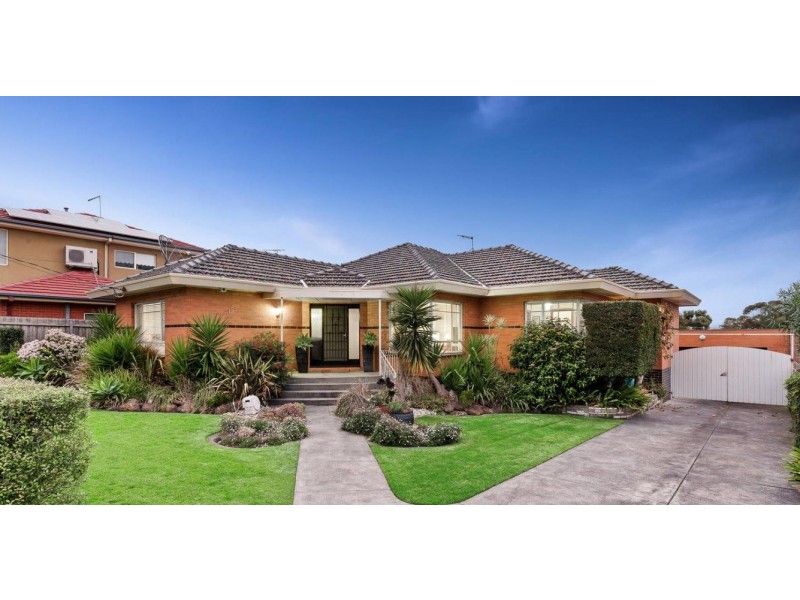 15 Nerissa Grove, Oak Park VIC 3046