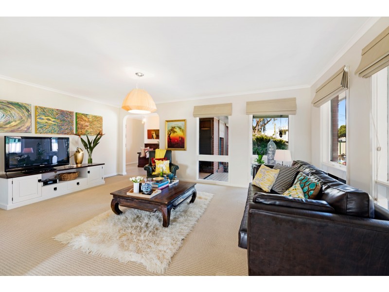 11 Suffolk Road, Sunshine North VIC 3020