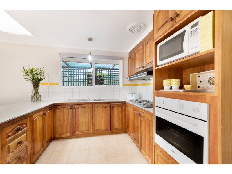 11 Suffolk Road, Sunshine North VIC 3020