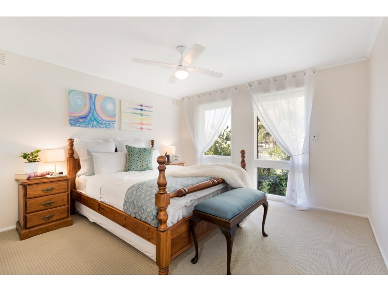 11 Suffolk Road, Sunshine North VIC 3020