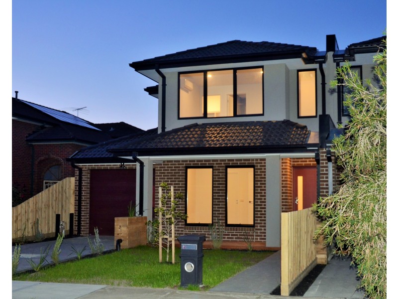 1/12 Curie Av, Oak Park VIC 3046
