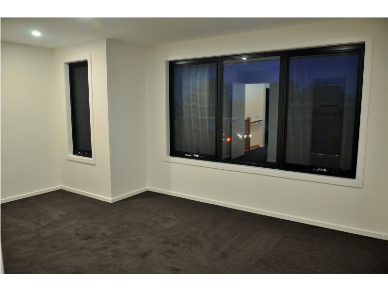 1/12 Curie Av, Oak Park VIC 3046