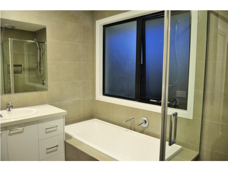 1/12 Curie Av, Oak Park VIC 3046