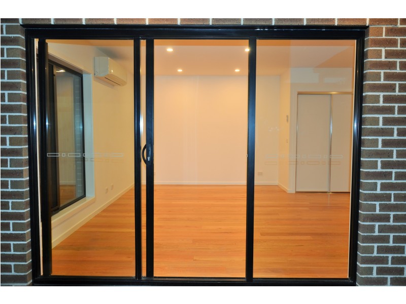 1/12 Curie Av, Oak Park VIC 3046