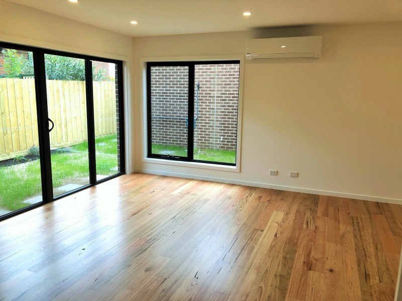 1/12 Curie Av, Oak Park VIC 3046