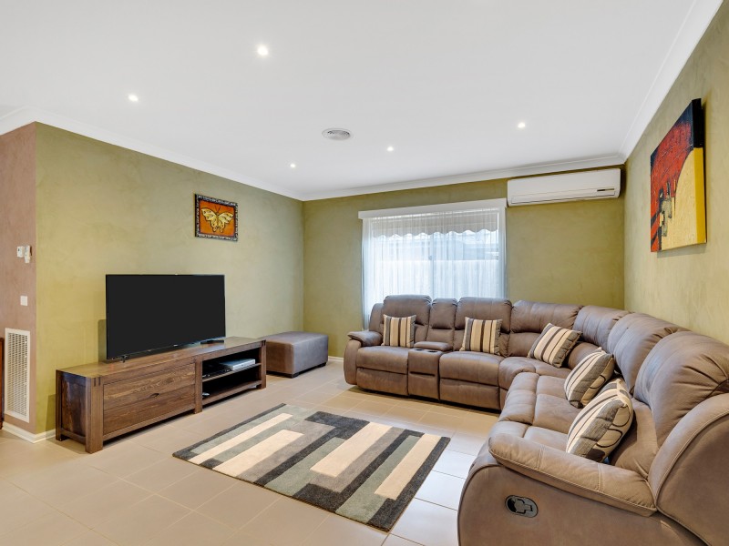 6 Lord Nolan Street, Kurunjang VIC 3337