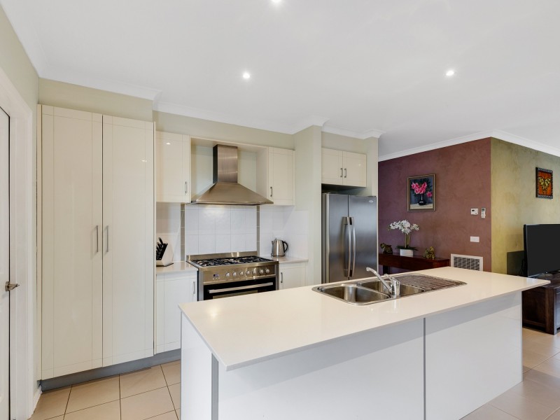 6 Lord Nolan Street, Kurunjang VIC 3337