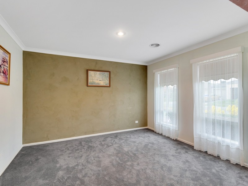 6 Lord Nolan Street, Kurunjang VIC 3337