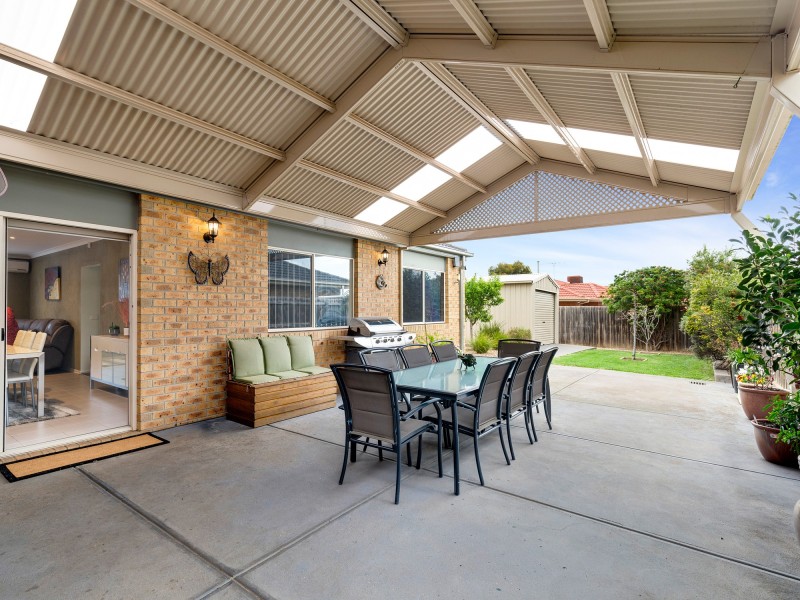 6 Lord Nolan Street, Kurunjang VIC 3337