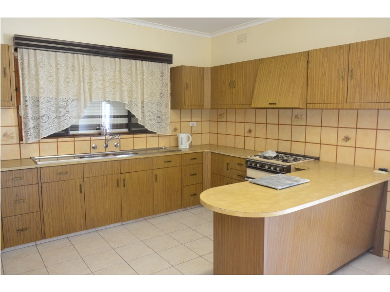 64 Erica Avenue, St Albans VIC 3021